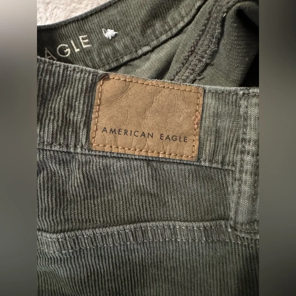 American Eagle 90’s straight corduroys. Size 0 - Picture 5 of 9